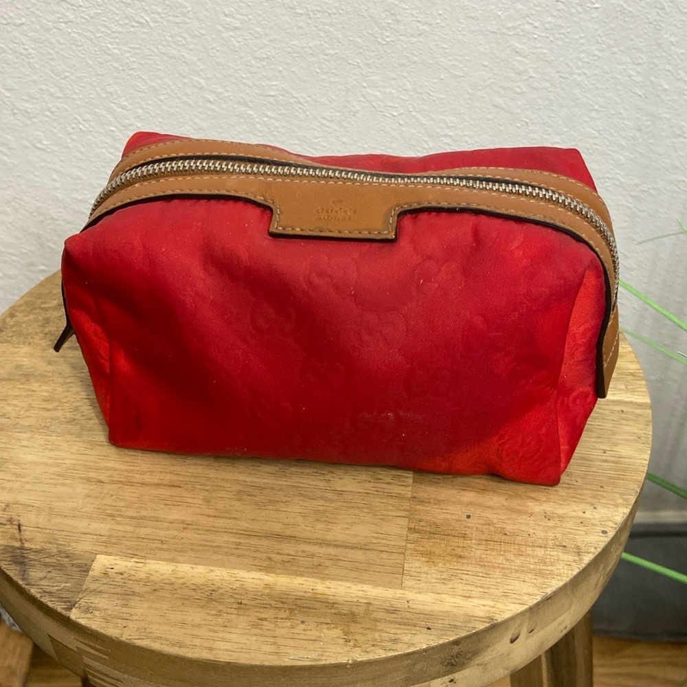 Gucci Toiletrey bag for Men and Women